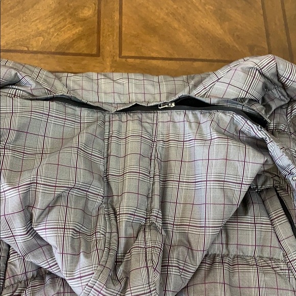 #  Guess Jacket - Picture 9 of 16